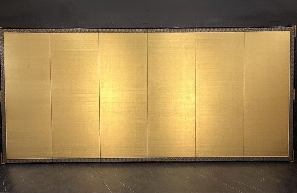 Gold with a Silk-Like Texture — overall view