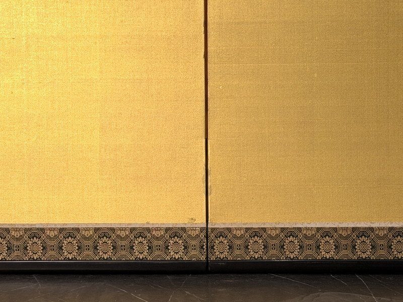 Gold with a Silk-Like Texture · photograph 6