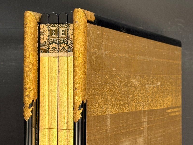 Gold with a Silk-Like Texture · photograph 8