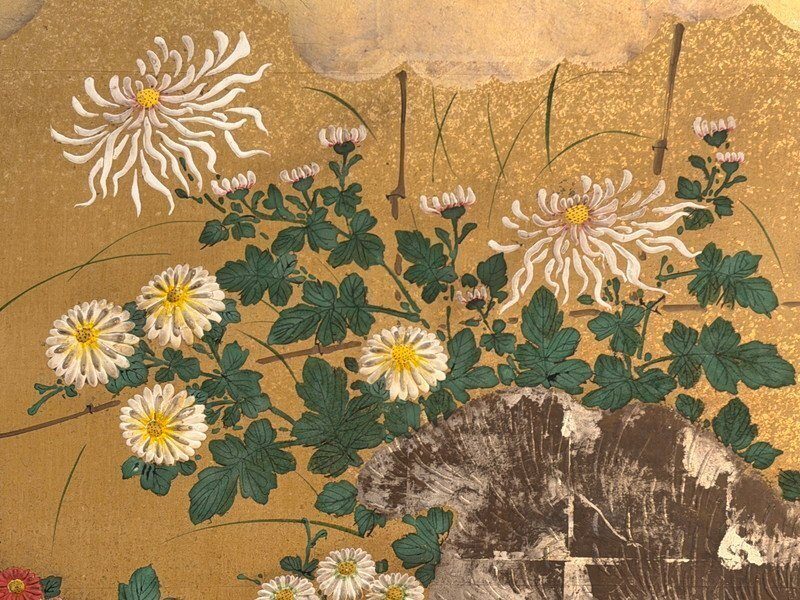 Flowers in Raised Pigment on Gold · photograph 3