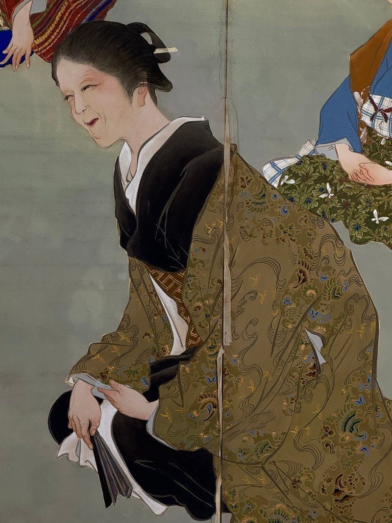 Figures Across a Screen Pair · photograph 4